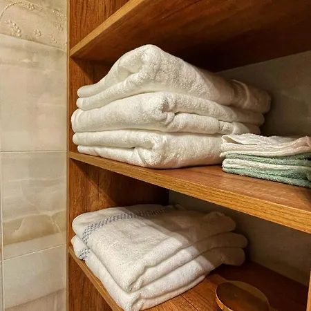 Airport City Apartment *